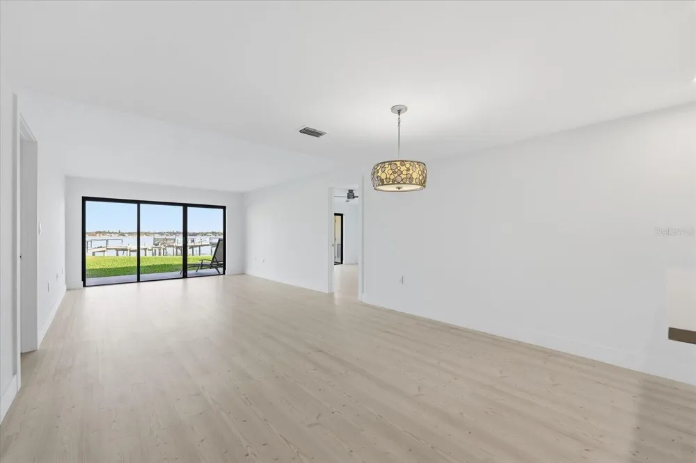 7520 SUNSHINE SKYWAY LANE S #T19 St Petersburg, FL 33711