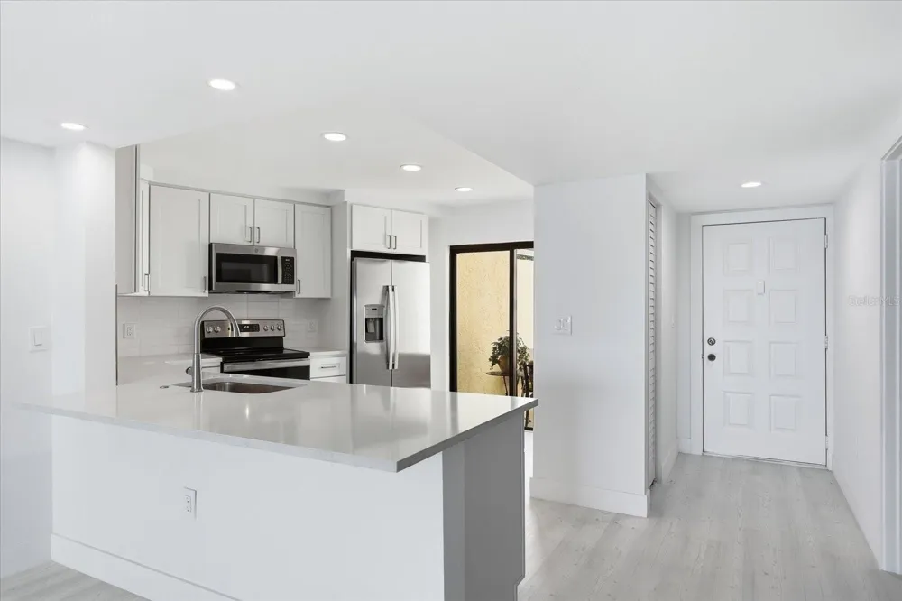 7520 SUNSHINE SKYWAY LANE S #T19 St Petersburg, FL 33711