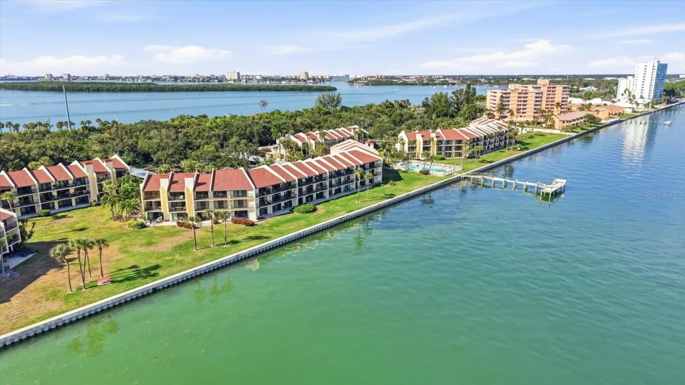 7520 SUNSHINE SKYWAY LANE S #T19 St Petersburg, FL 33711