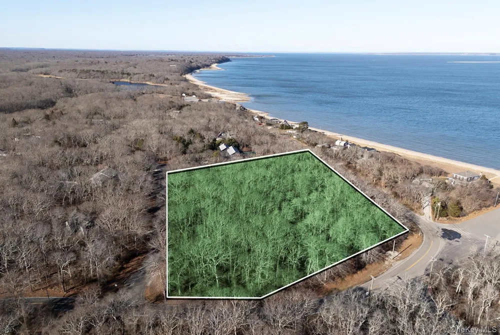 15 Cross Highway Amagansett, NY 11930