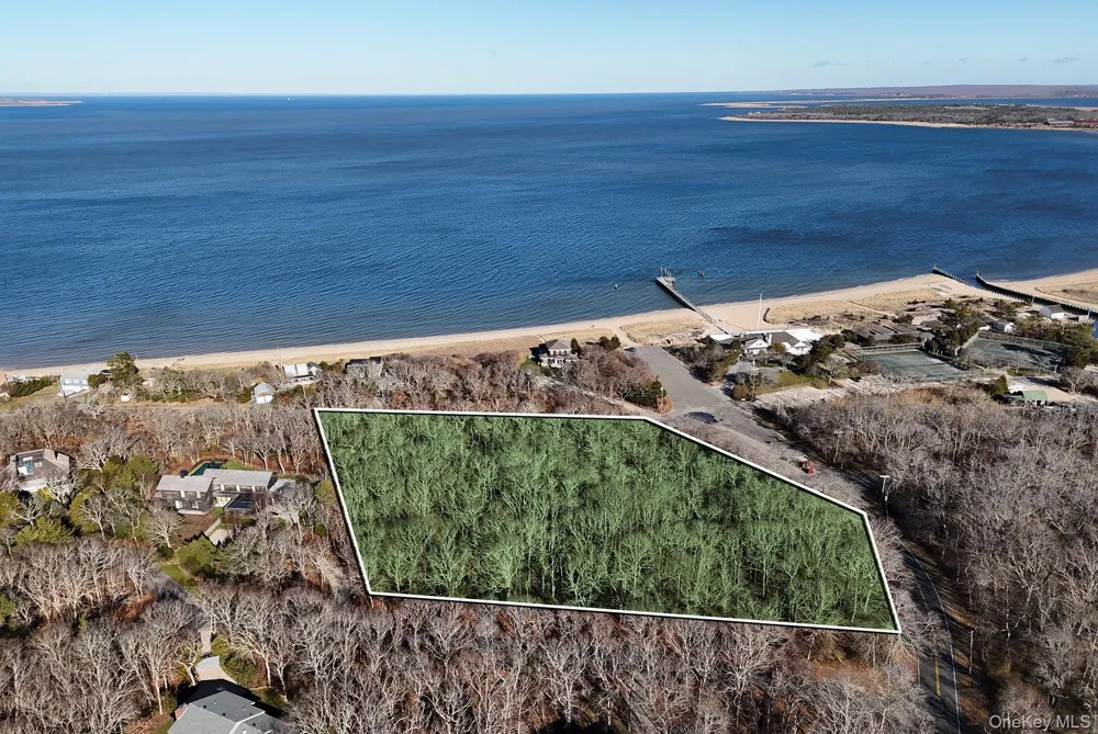 15 Cross Highway Amagansett, NY 11930