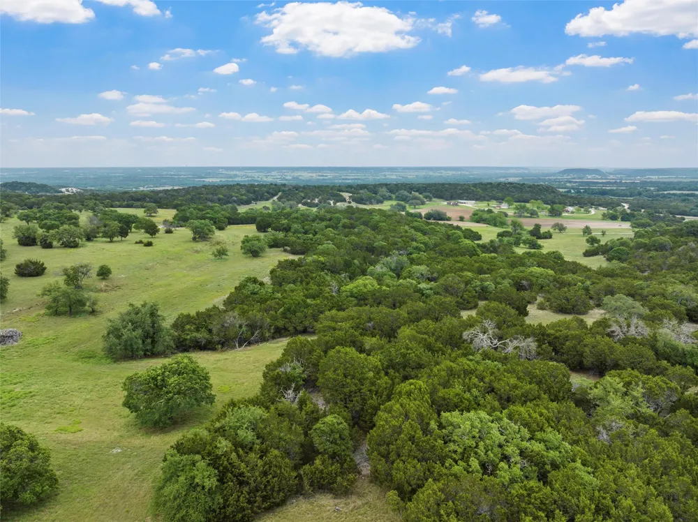 614 County Road 4165 Cranfills Gap, TX 76637
