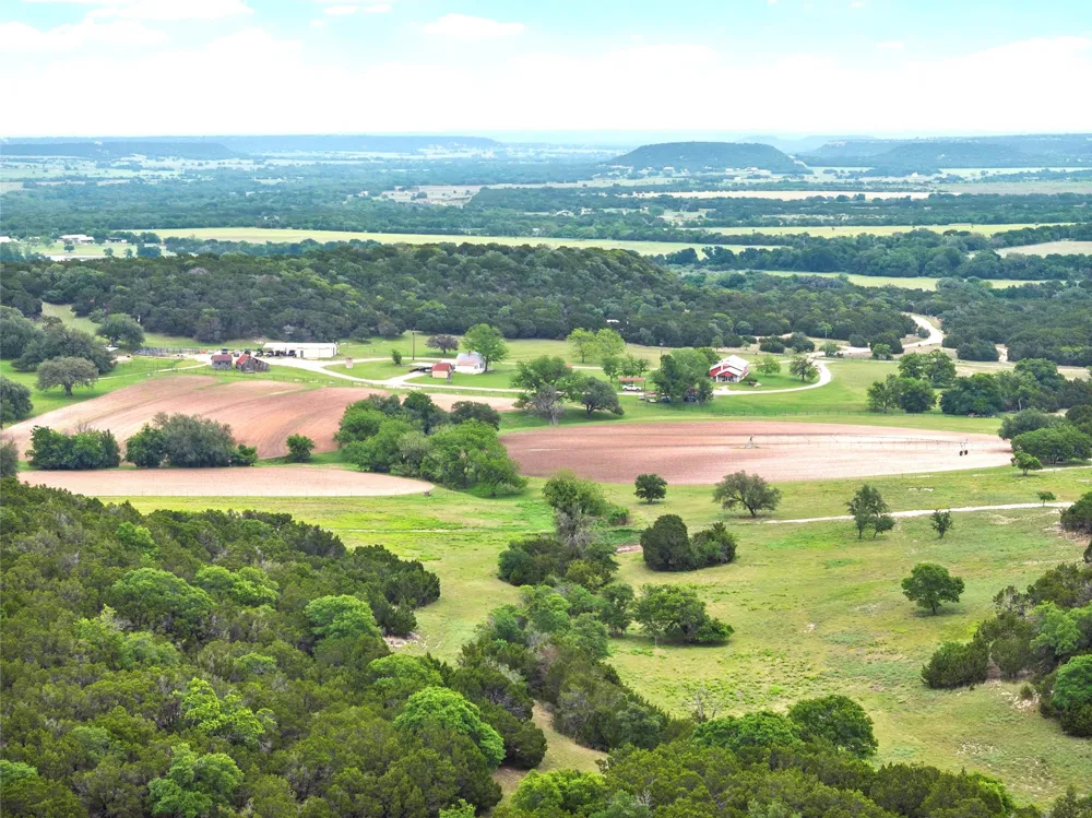 614 County Road 4165 Cranfills Gap, TX 76637