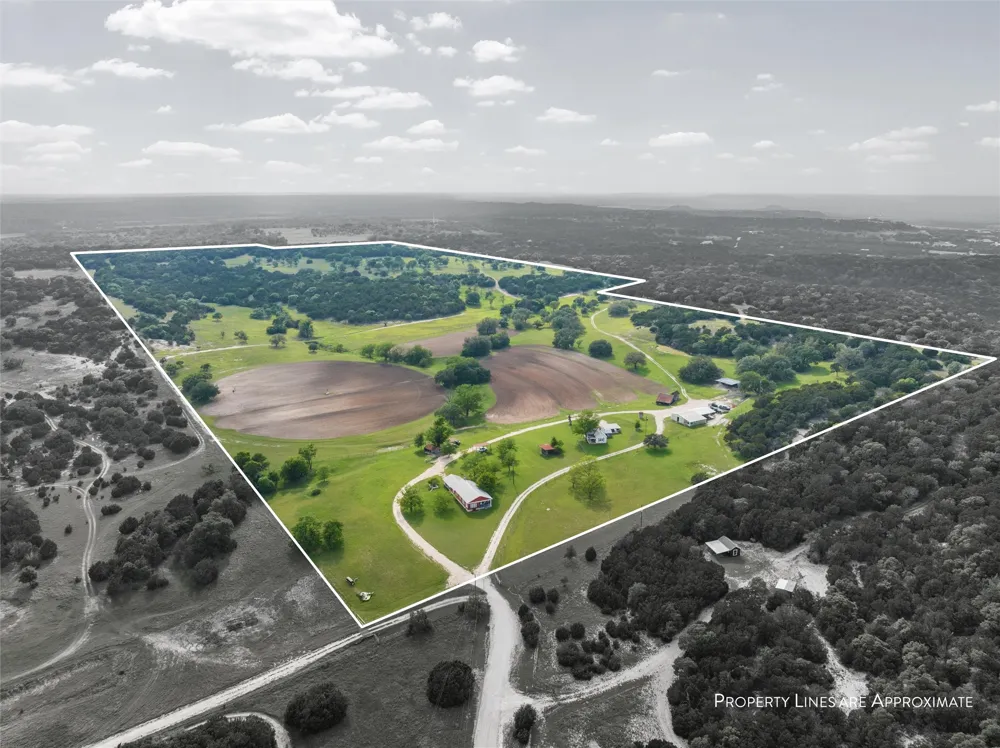 614 County Road 4165 Cranfills Gap, TX 76637
