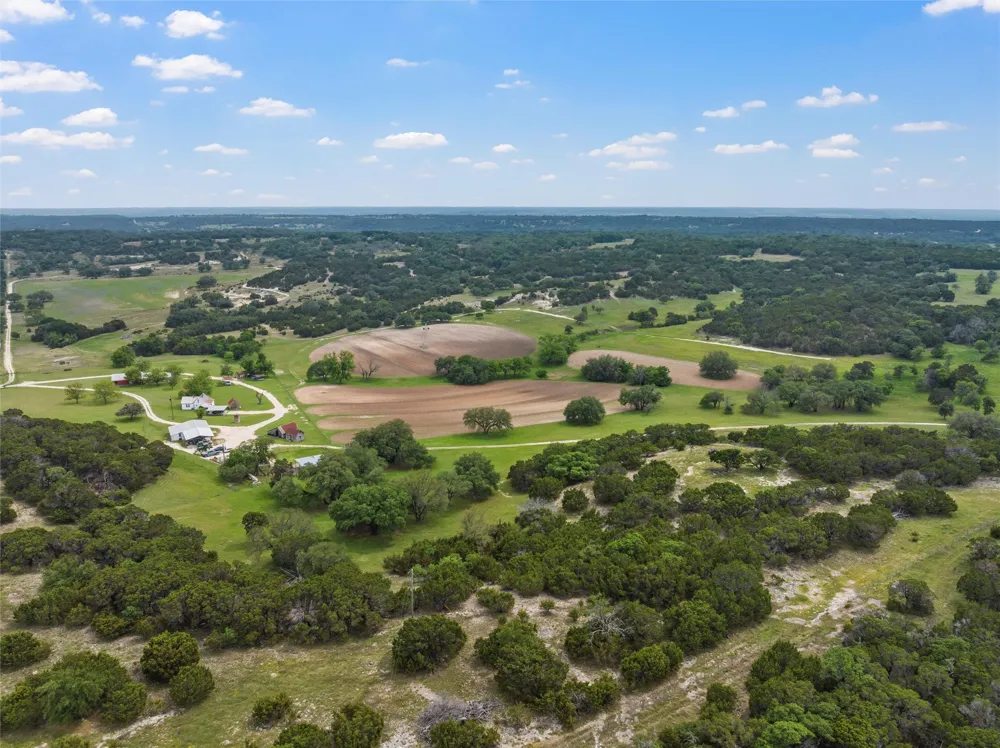 614 County Road 4165 Cranfills Gap, TX 76637