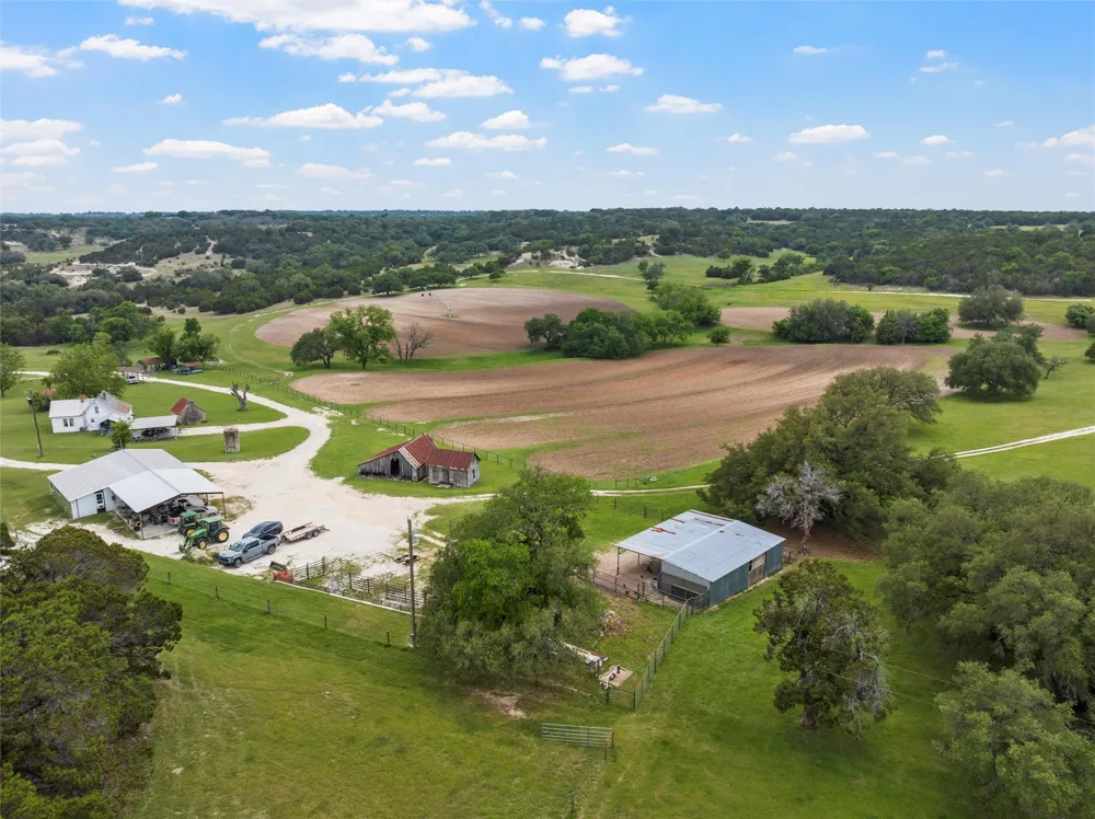 614 County Road 4165 Cranfills Gap, TX 76637
