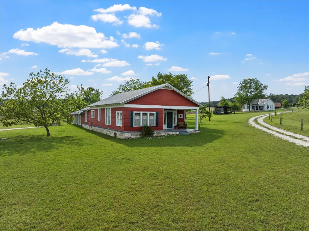 614 County Road 4165 Cranfills Gap, TX 76637