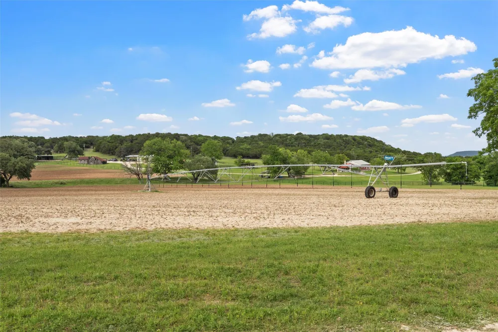 614 County Road 4165 Cranfills Gap, TX 76637