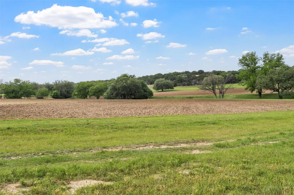 614 County Road 4165 Cranfills Gap, TX 76637