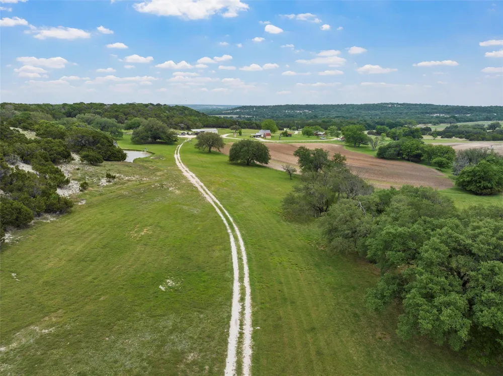 614 County Road 4165 Cranfills Gap, TX 76637