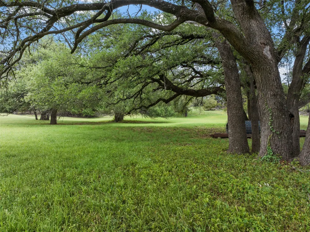 614 County Road 4165 Cranfills Gap, TX 76637