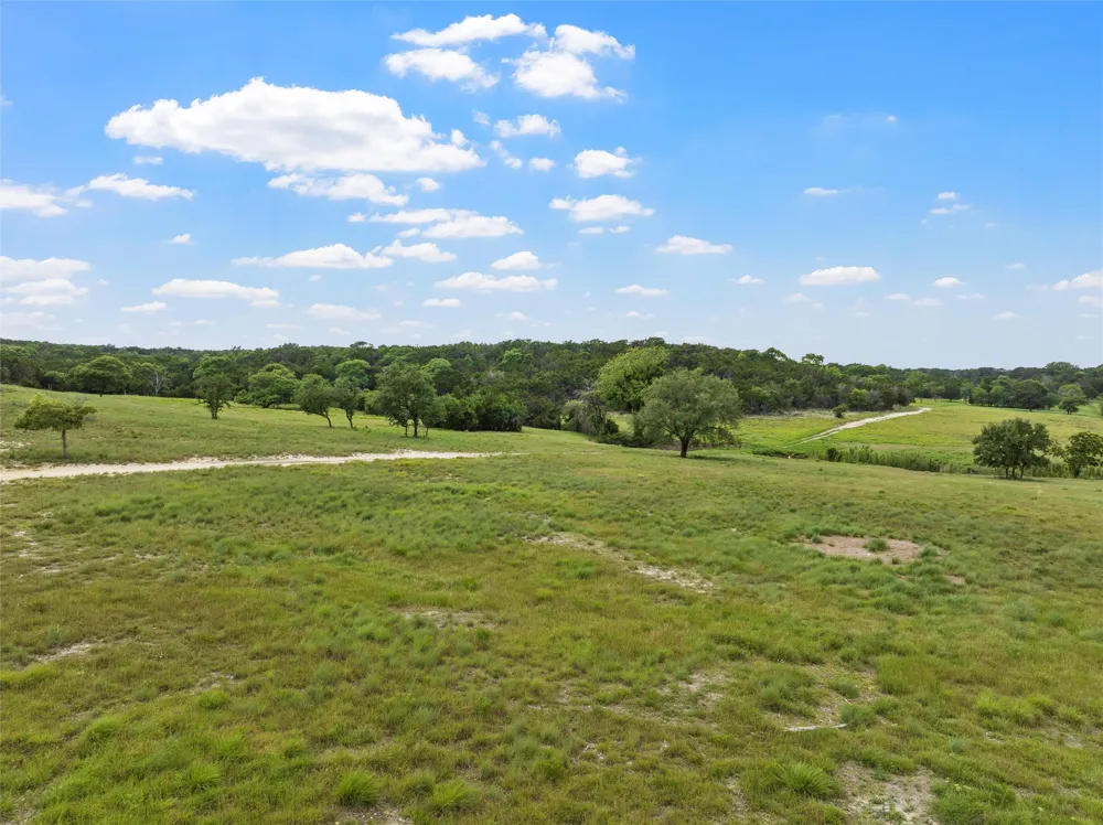 614 County Road 4165 Cranfills Gap, TX 76637