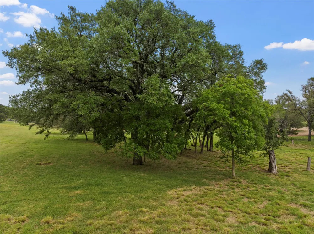 614 County Road 4165 Cranfills Gap, TX 76637