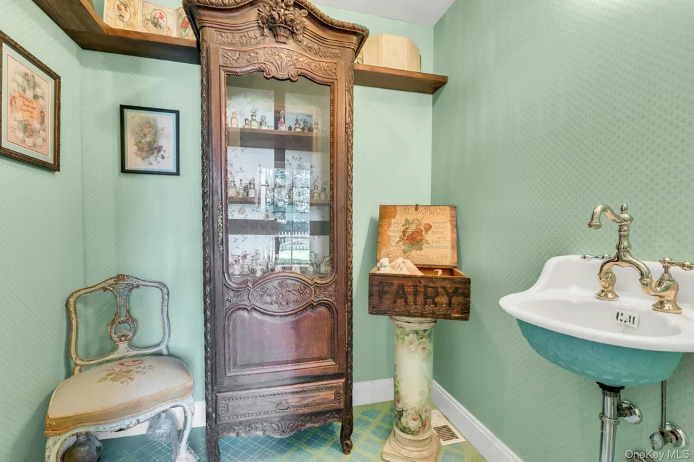 249 Gerritsen Avenue Bayport, NY 11705