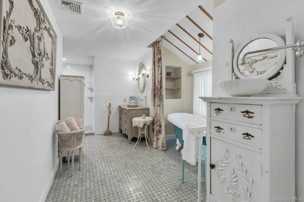 249 Gerritsen Avenue Bayport, NY 11705