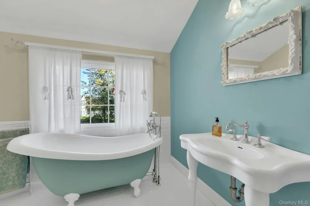 249 Gerritsen Avenue Bayport, NY 11705