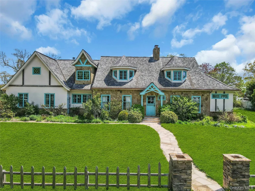 249 Gerritsen Avenue Bayport, NY 11705