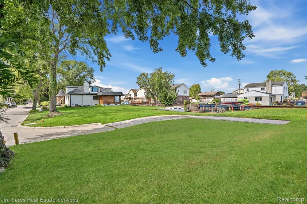 22507 Beach Street St Clair Shores City, MI 48081