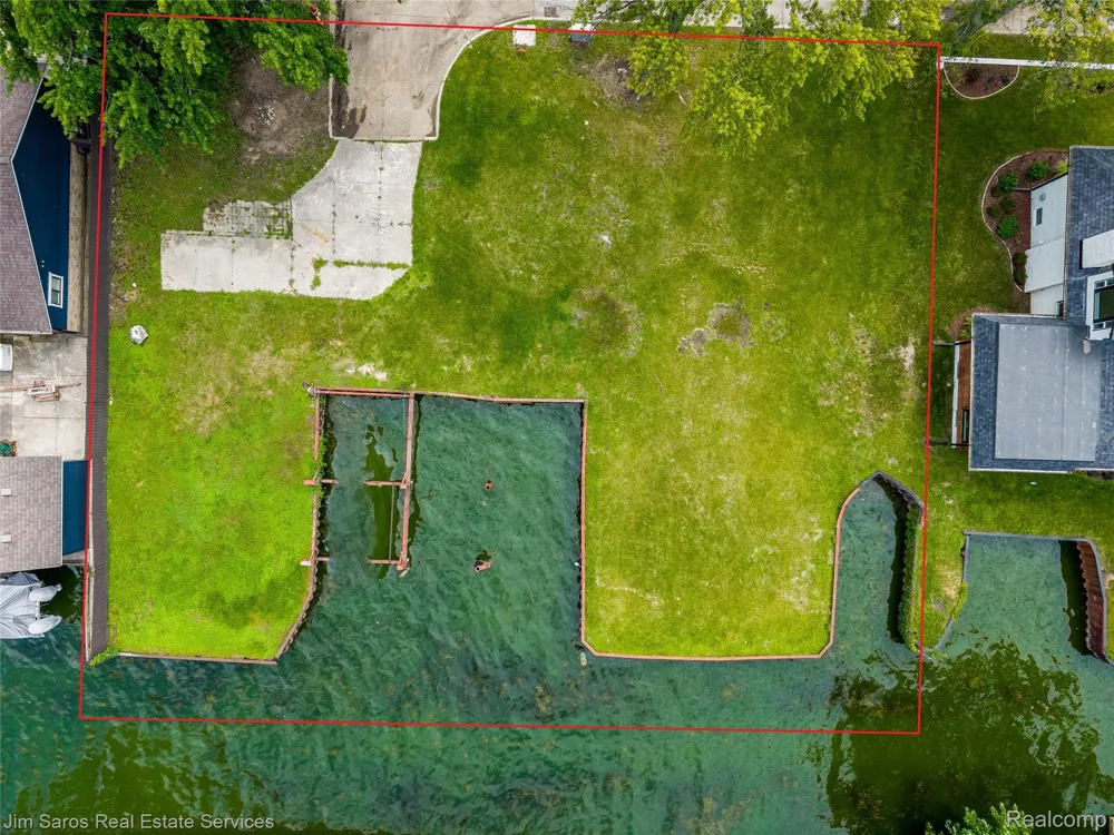 22507 Beach Street St Clair Shores City, MI 48081