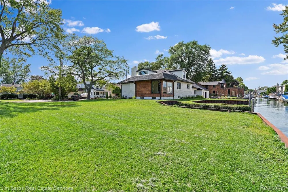 22507 Beach Street St Clair Shores City, MI 48081