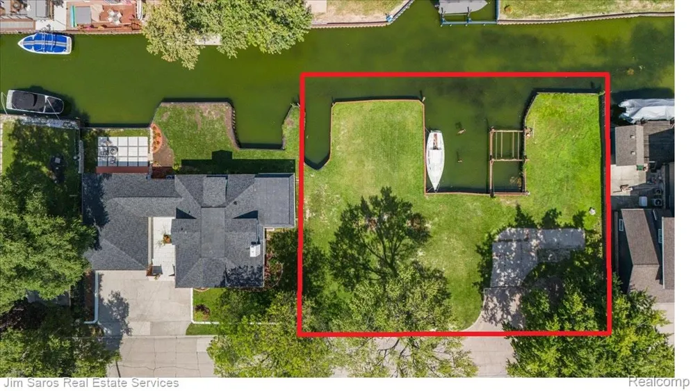 22507 Beach Street St Clair Shores City, MI 48081