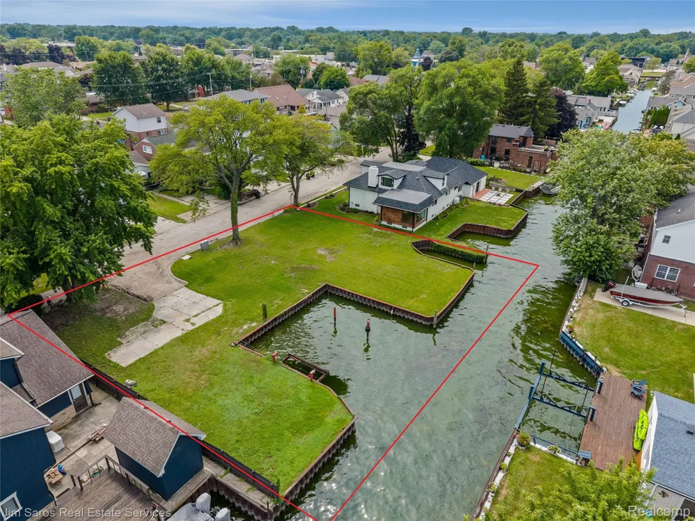 22507 Beach Street St Clair Shores City, MI 48081