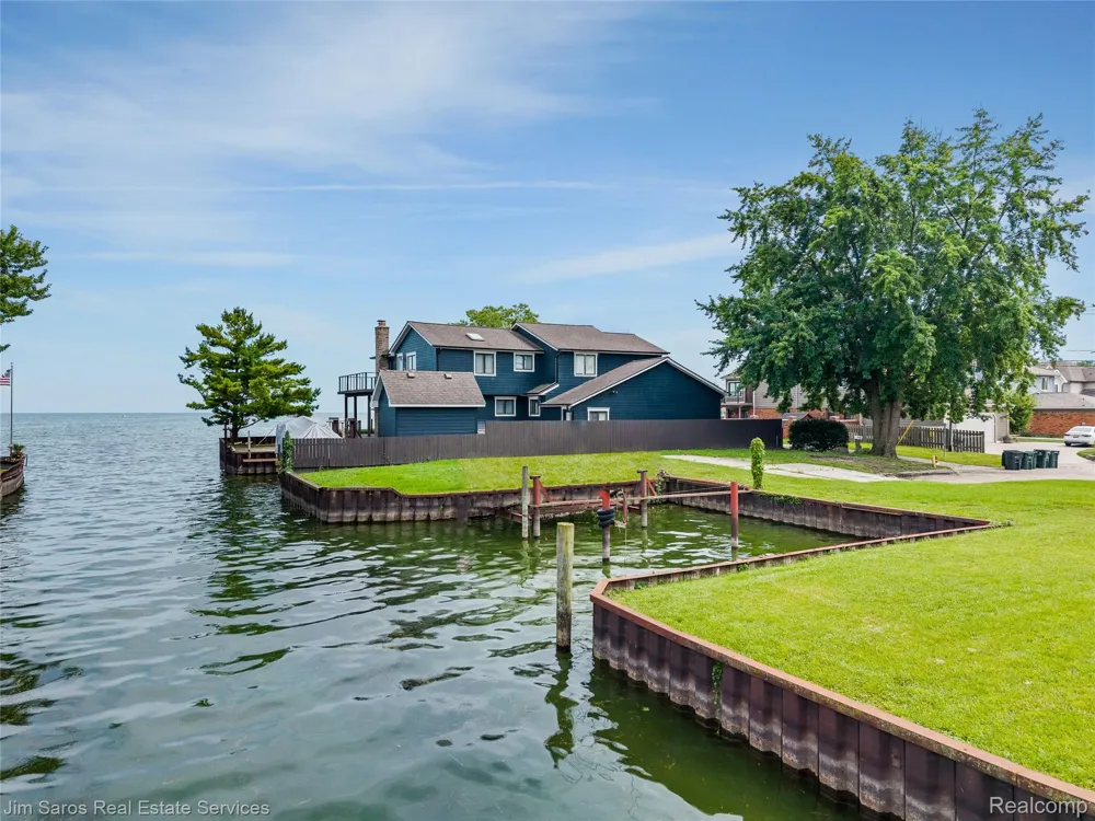 22507 Beach Street St Clair Shores City, MI 48081