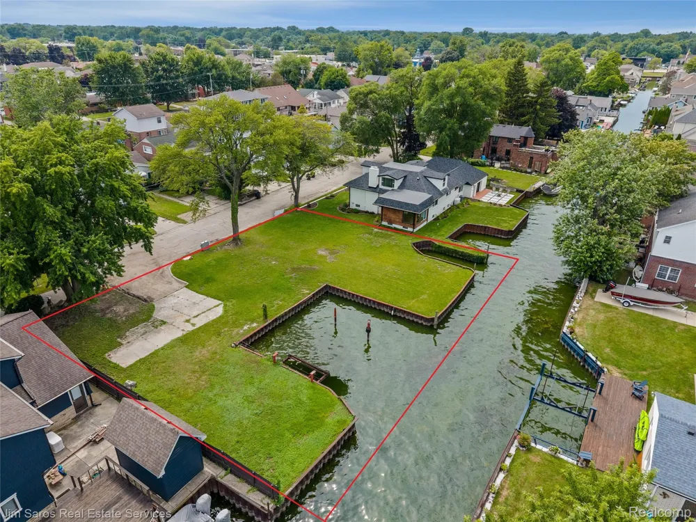22507 Beach Street St Clair Shores City, MI 48081
