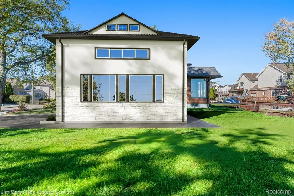 22507 Beach Street St Clair Shores City, MI 48081