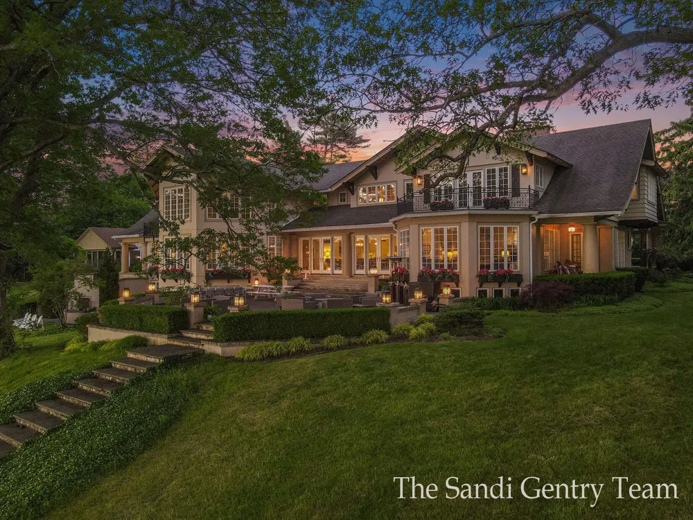18635 Fruitport Road Spring Lake Township, MI 49456