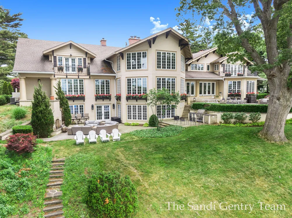 18635 Fruitport Road Spring Lake Township, MI 49456