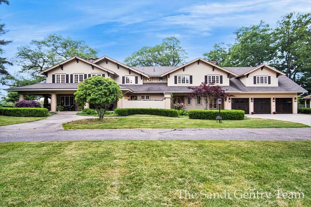 18635 Fruitport Road Spring Lake Township, MI 49456