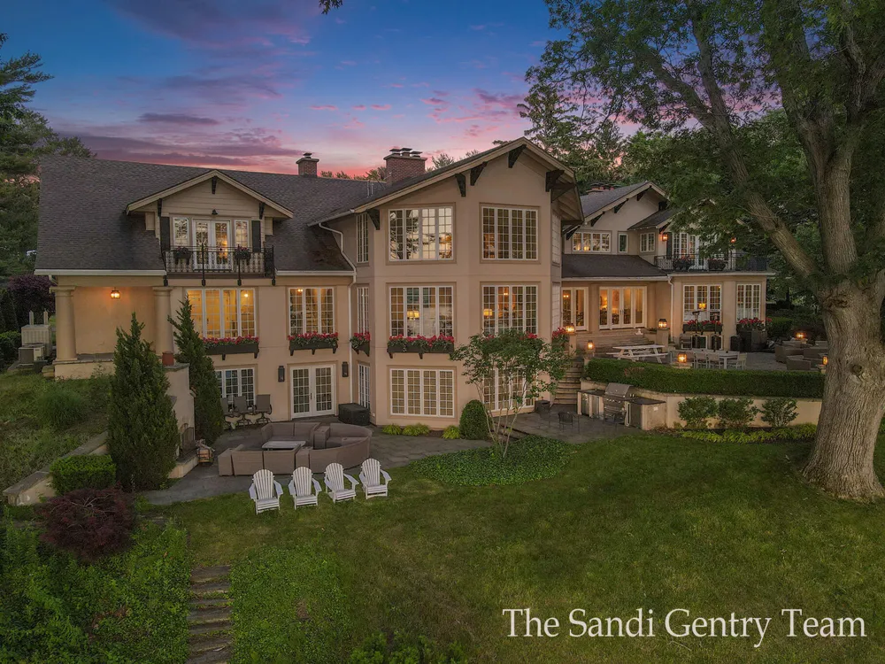 18635 Fruitport Road Spring Lake Township, MI 49456