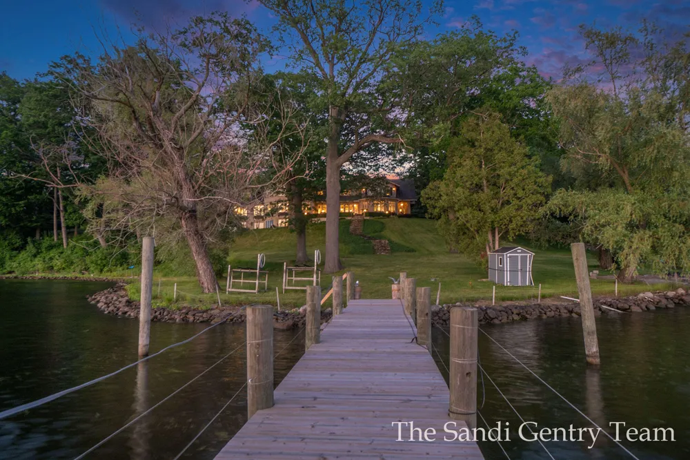 18635 Fruitport Road Spring Lake Township, MI 49456