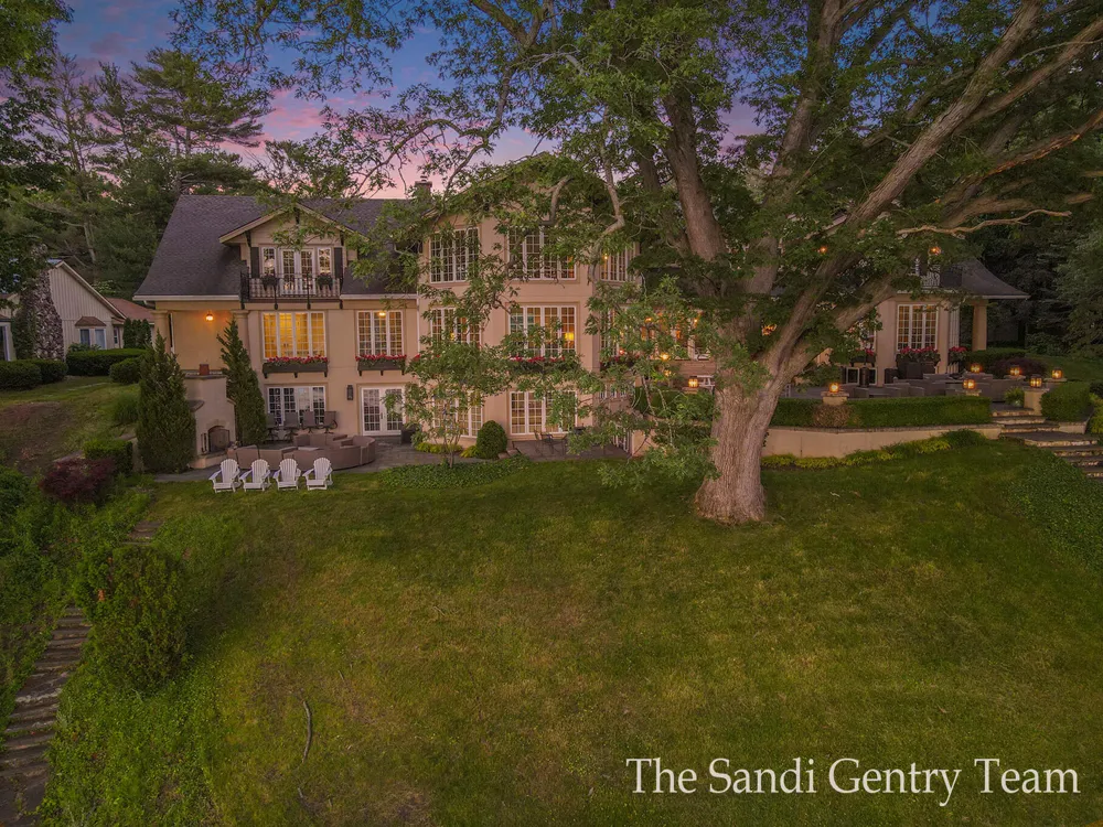 18635 Fruitport Road Spring Lake Township, MI 49456