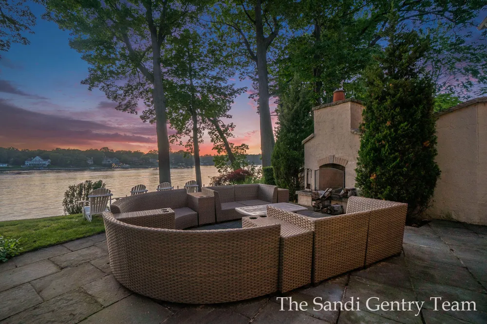 18635 Fruitport Road Spring Lake Township, MI 49456