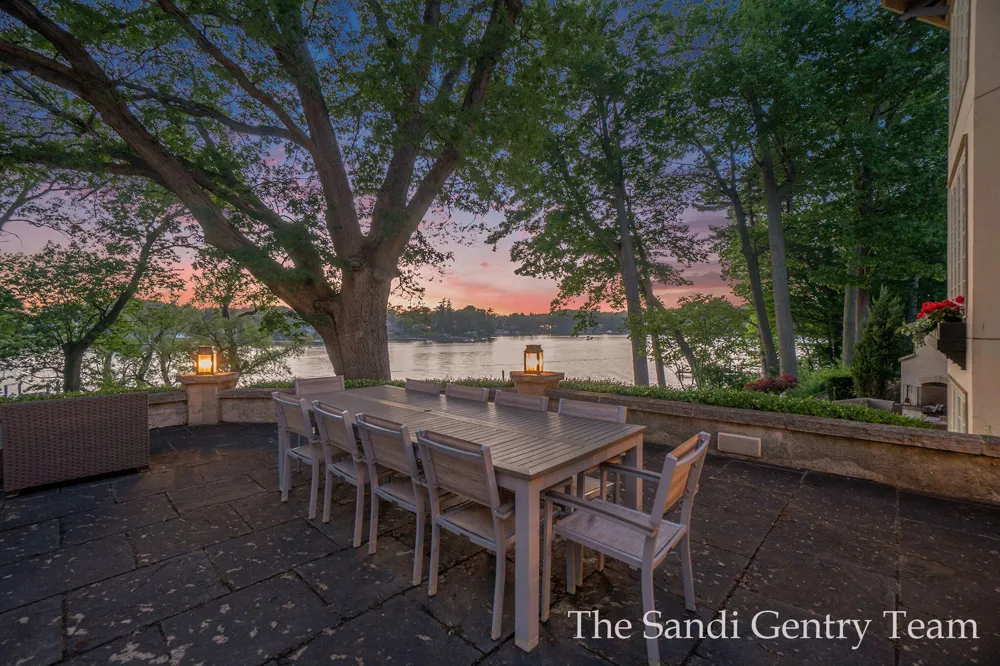 18635 Fruitport Road Spring Lake Township, MI 49456