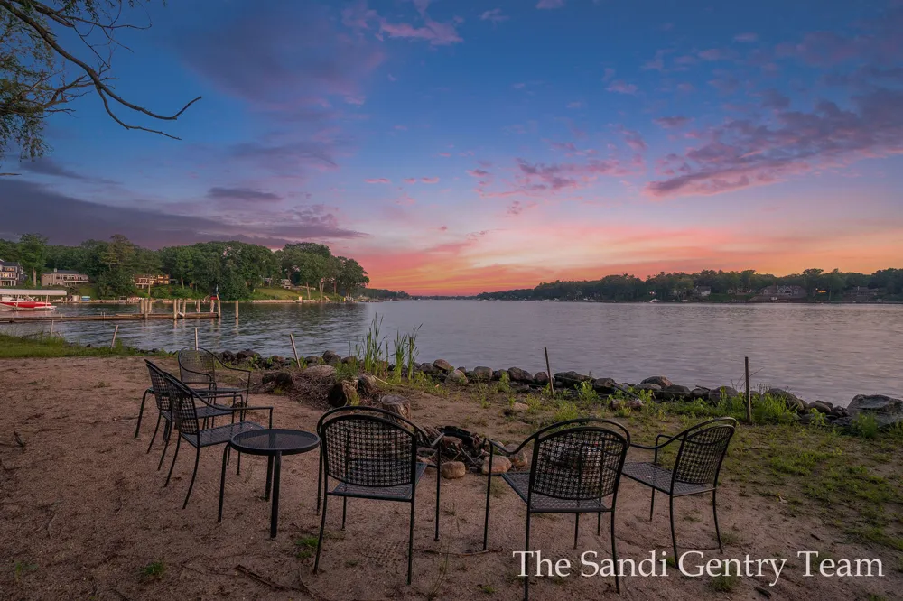 18635 Fruitport Road Spring Lake Township, MI 49456