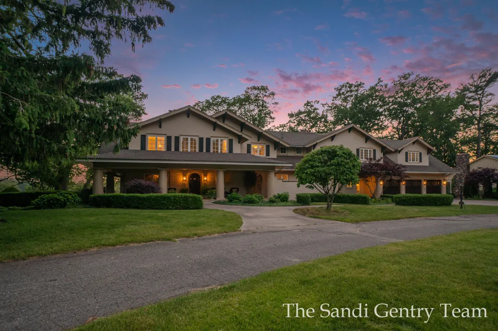 18635 Fruitport Road Spring Lake Township, MI 49456