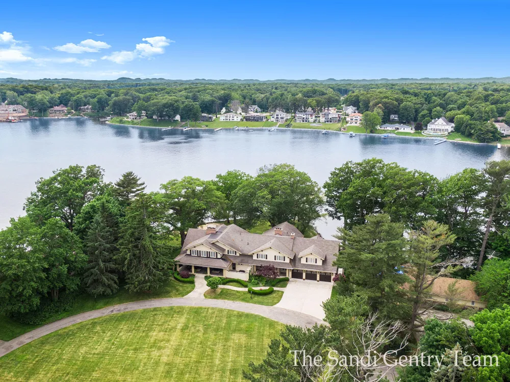 18635 Fruitport Road Spring Lake Township, MI 49456