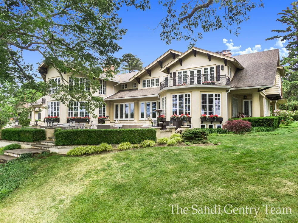 18635 Fruitport Road Spring Lake Township, MI 49456