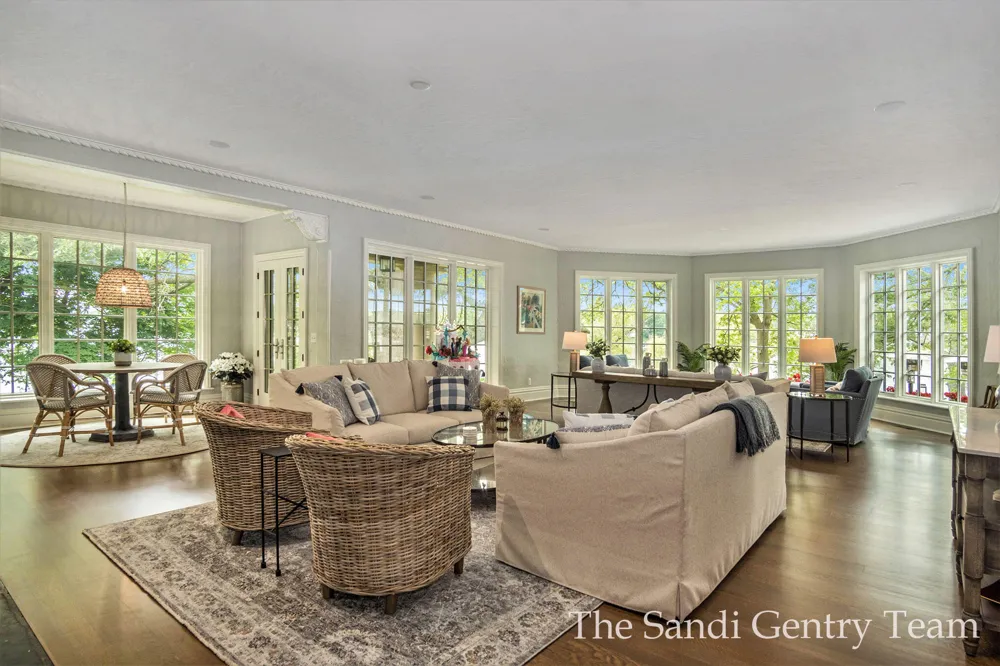 18635 Fruitport Road Spring Lake Township, MI 49456