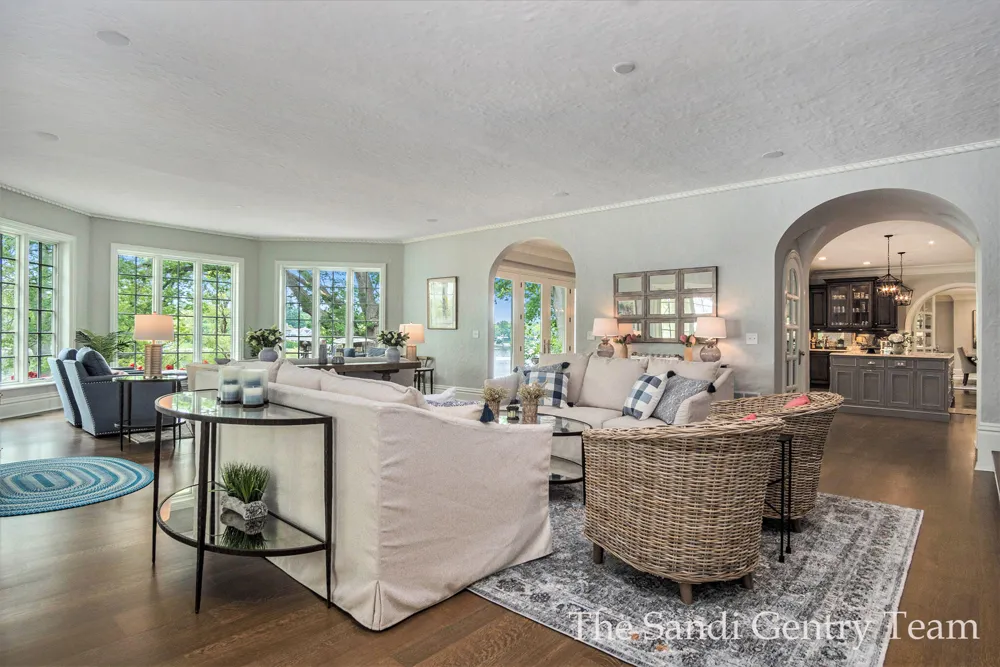 18635 Fruitport Road Spring Lake Township, MI 49456
