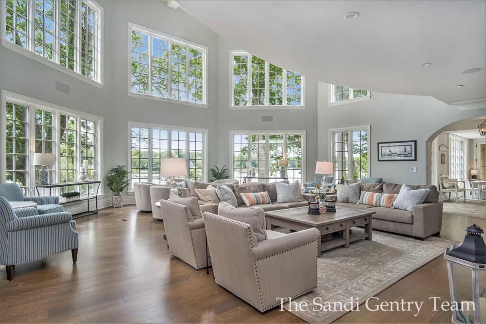 18635 Fruitport Road Spring Lake Township, MI 49456