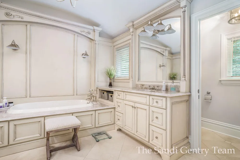 18635 Fruitport Road Spring Lake Township, MI 49456