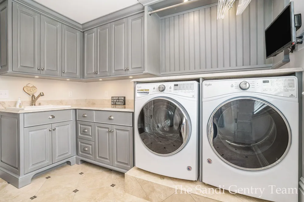 18635 Fruitport Road Spring Lake Township, MI 49456