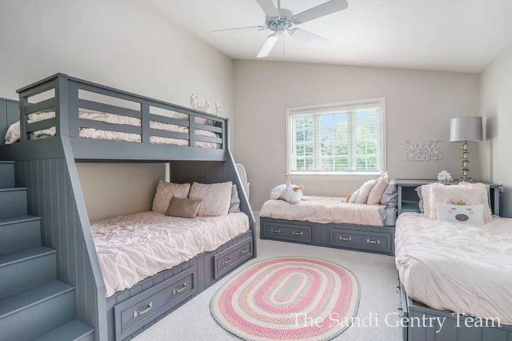 18635 Fruitport Road Spring Lake Township, MI 49456