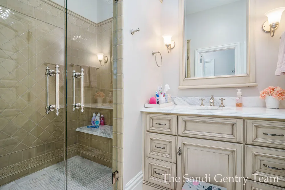 18635 Fruitport Road Spring Lake Township, MI 49456