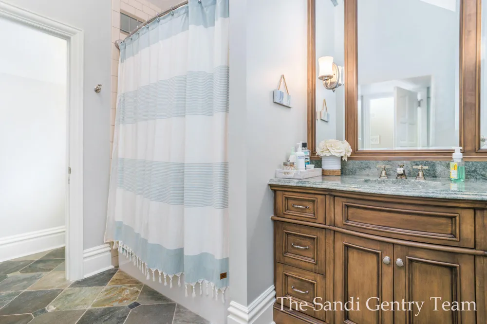 18635 Fruitport Road Spring Lake Township, MI 49456