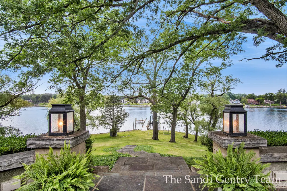 18635 Fruitport Road Spring Lake Township, MI 49456